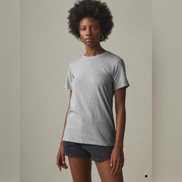 American Giant PREMIUM SLUB
CREW TEE in Cement Size S - Picture 2 of 6